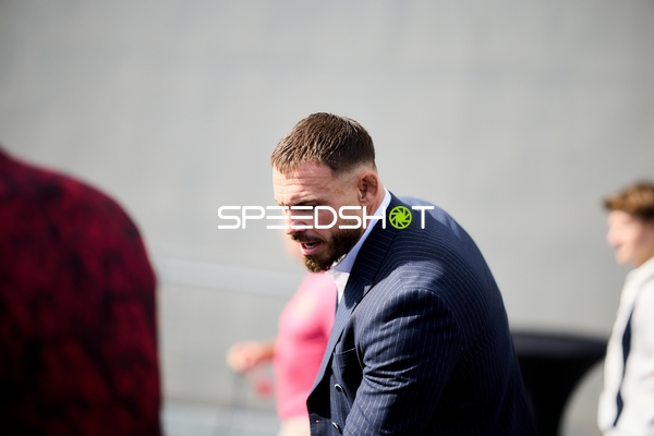 Ringside-Zone Face-Off