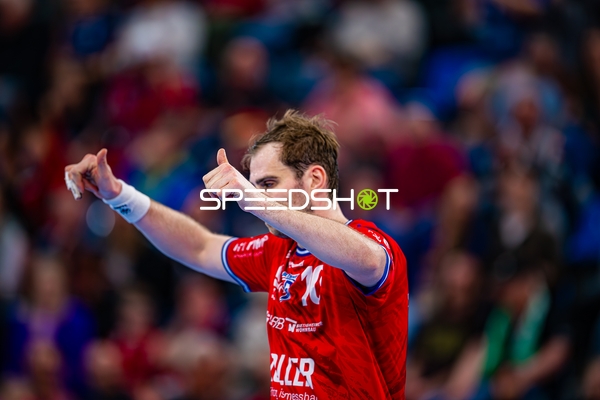 Daumen hoch Tom Wolf (10;SG BBM Bietigheim)