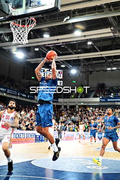 Samuell Williamson steigt zum Korbleger