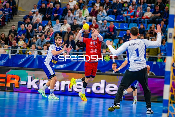 Tom Wolf (10, SG BBM Bietigheim) wirft aufs Tor