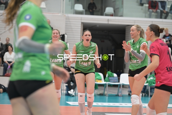 Brianna Ford (14; USC Münster) jubelt