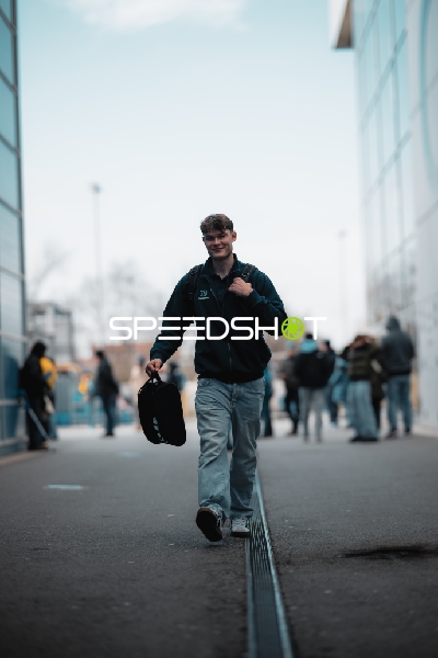 Person A auf dem Weg zur SAP Arena