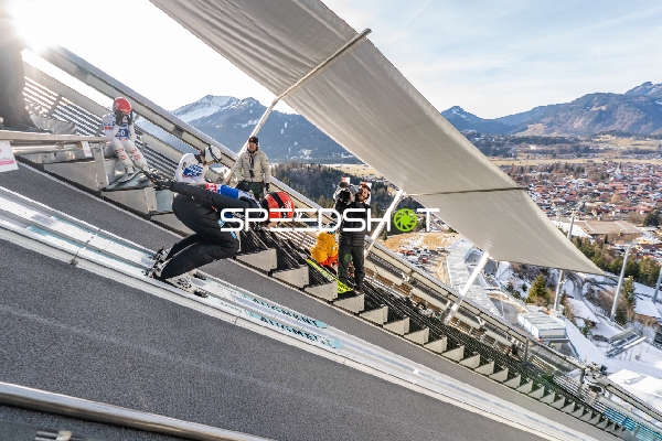 Two-Nights Tour Skispringen Damen Absprung