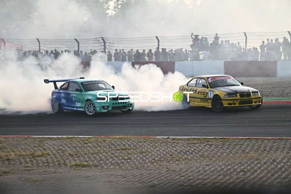 Driftduell auf der Rennstrecke