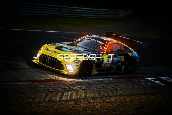 Rennfahrzeug auf der Rennstrecke