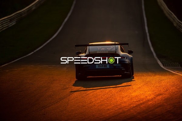 Rennfahrzeug auf der Strecke