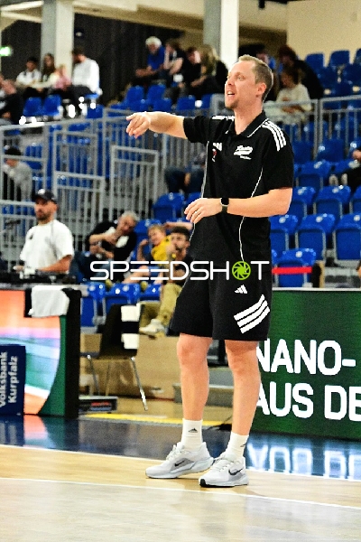 Trainer an der Seitenlinie