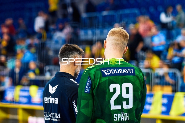 Besprechung an der Seitenlinie