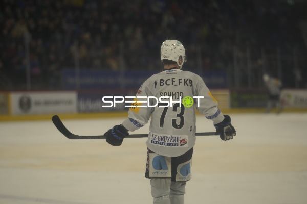 Sandro Schmid (73; Fribourg-Gotteron) auf dem Eis