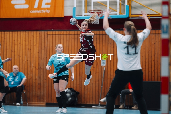 Szene mit Mia Ziercke (34; HSG Bensheim/Auerbach) und Lotta Heider (7; Thüringer HC)