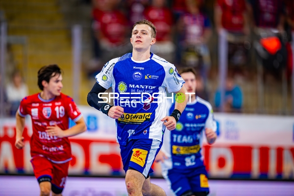 Gonzalo Perez Arce (19, SG BBM Bietigheim) und Peter Walz (14, ThSV Eisenach) laufen