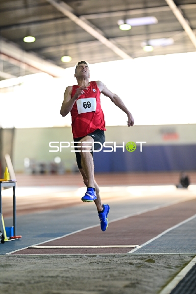 Giese Thomas (69; TV Abenheim) beim Weitsprung