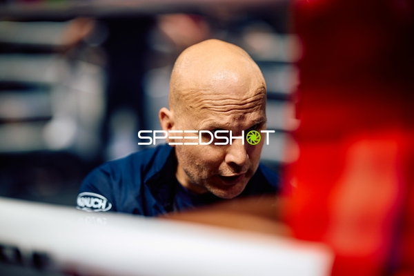 Trainer in Ringside Zone