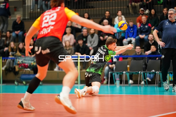 Jackson Holland (4; BADEN VOLLEYS SSC Karlsruhe) in Abwehraktion