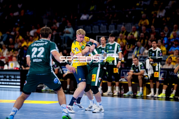 Haukur Thrastarson (25; Rhein Neckar Löwen) kämpft um den Ball