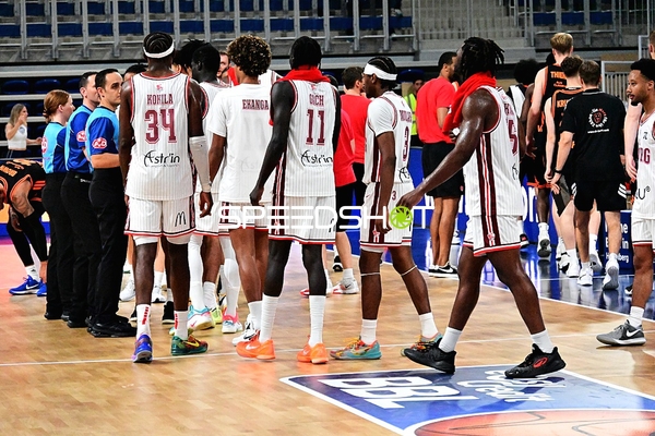 Spieler verlassen Court