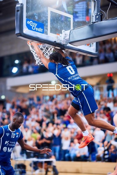 Dunk DJ Horne (0;MLP Academics Heidelberg), Bakary Dibba (10;MLP Academics Heidelberg)