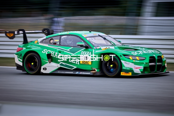 Rennfahrzeug auf der Rennstrecke