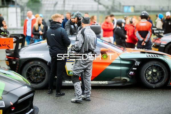 Boxenszene mit Walkenhorst Motorsport (74): Aris Balanian, Jean-Christophe David, Joshua Joseph Hansen