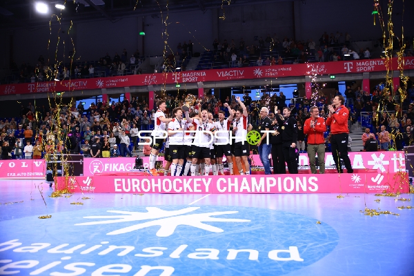 Xaver HASUN (93; Österreich) feiert EM-Titel