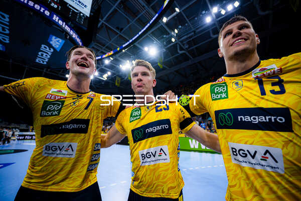 Robert Timmermeister (7; Rhein Neckar Löwen), Haukur Thrastarson (25; Rhein Neckar Löwen) und Sebastian Heymann (13; Rhein Neckar Löwen) jubeln gemeinsam Drei Spieler der Rhein Neckar Löwen (Robert Timmermeister (7; Rhein Neckar Löwen), Haukur Thrastarson (25; Rhein Neckar Löwen) und Sebastian Heymann (13; Rhein Neckar Löwen)) jubeln gemeinsam in der SAP Arena in Mannheim. - Sebastian Heymann, Haukur Thrastarson, Robert Timmermeister