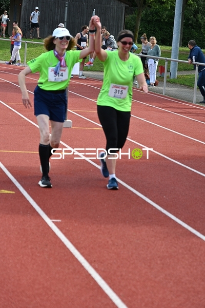 Gemeinsamer Jubel beim Lauf