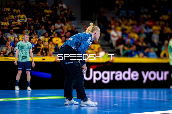 Torwart in Abwehrhaltung