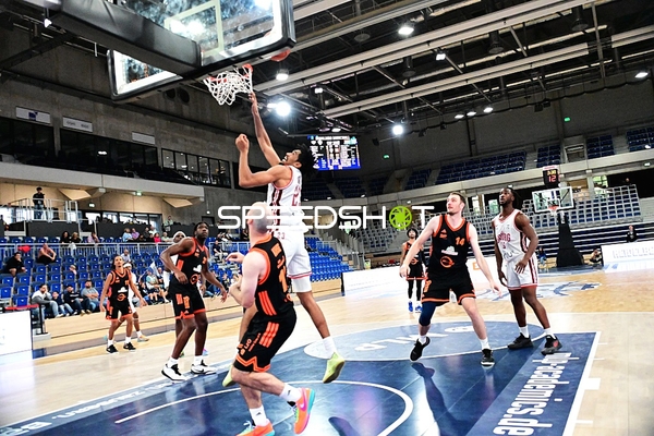 Korbleger von Malcolm Dandridge (23; Rasta Vechta)