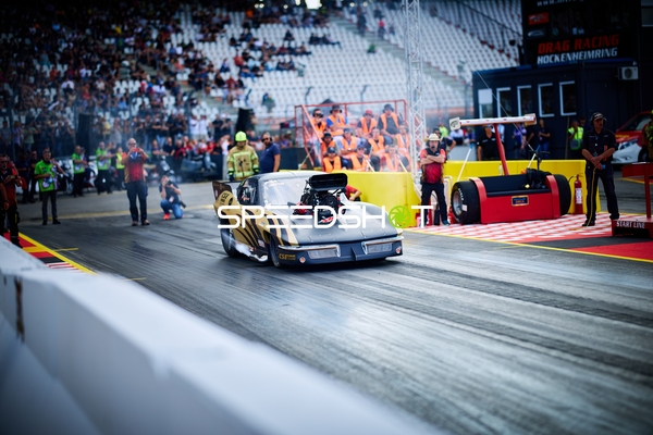 Drag Racing Fahrzeug am Start