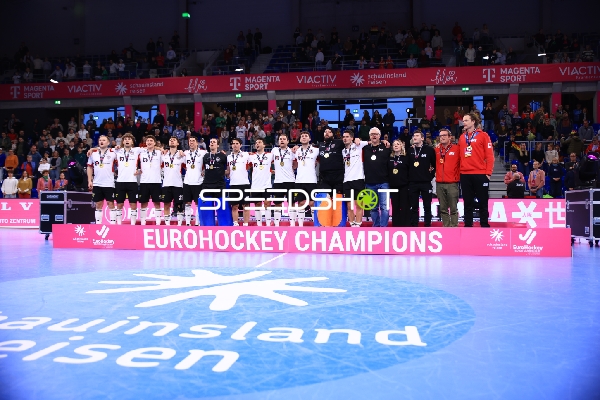 Goldmedaillenfeier von Florian STEYRER (15; Österreich) und Xaver HASUN (93; Österreich)