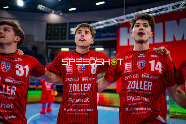 Alexander Pfeifer (31; SG BBM Bietigheim) und 8; SG BBM Bietigheim und Fynn Nicolaus (14; SG BBM Bietigheim) positionieren sich Alexander Pfeifer (31; SG BBM Bietigheim) und 8; SG BBM Bietigheim und Fynn Nicolaus (14; SG BBM Bietigheim) positionieren sich auf dem Spielfeld - Fynn Nicolaus, Alexander Pfeifer