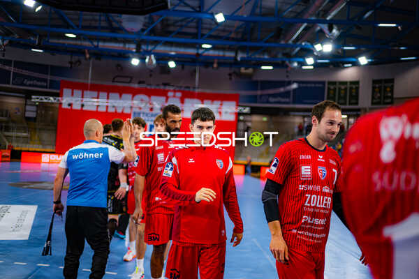 Moritz Strosack (29; SG BBM Bietigheim) und Dominik Claus (7; SG BBM Bietigheim) verlassen Spielfeld Moritz Strosack (29; SG BBM Bietigheim) und Dominik Claus (7; SG BBM Bietigheim) von SG BBM Bietigheim verlassen das Spielfeld nach dem Spiel - Moritz Strosack, Dominik Claus