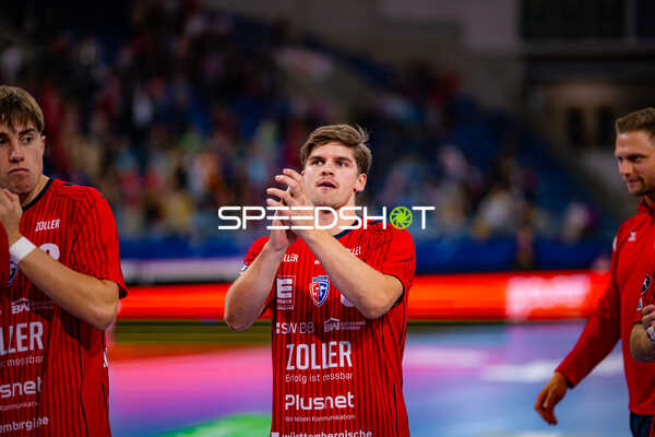 Alexander Pfeifer (31; SG BBM Bietigheim) und Fabian Wiederstein (18; SG BBM Bietigheim) applaudieren Alexander Pfeifer (31; SG BBM Bietigheim) und Fabian Wiederstein (18; SG BBM Bietigheim) applaudieren nach dem Spiel - Fabian Wiederstein, Alexander Pfeifer