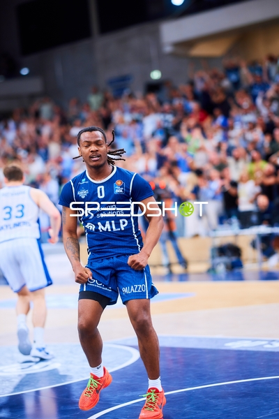 Jubel DJ Horne (0;MLP Academics Heidelberg)