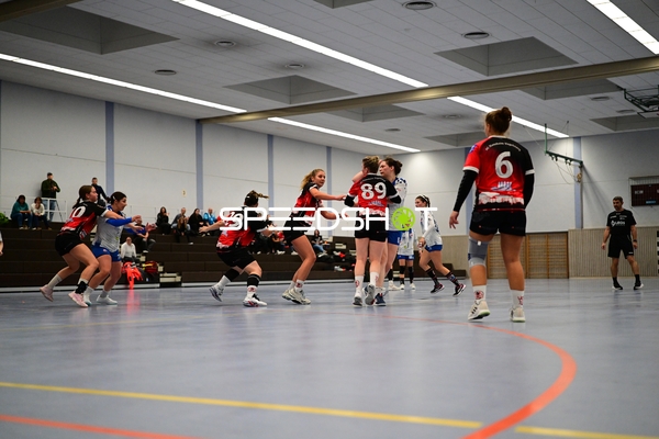 Zweikampf bei TVE - Edinger Haie