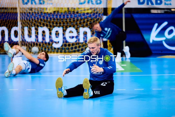 Bertram Obling Aufwärmen {49_ShirtNumber}