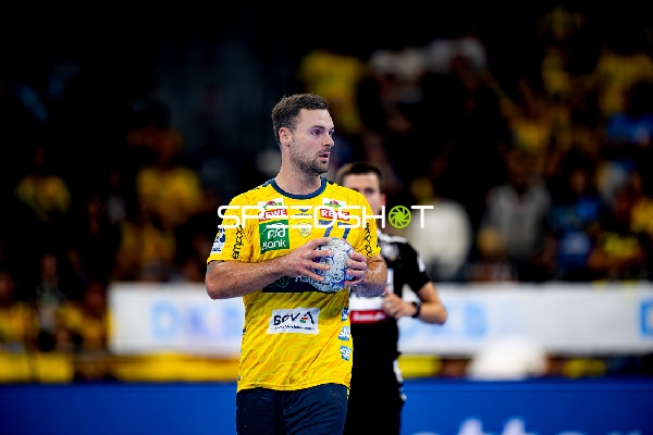 Dani Baijens (77; Rhein Neckar Löwen) positioniert sich