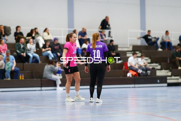 Spielerinnen von SG Nußloch und TV Edingen im Spiel