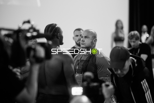 Ringside-Zone Face-Off