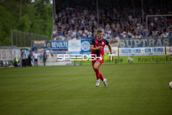 Dribbling Jan Mejdr (19, FC Hansa Rostock)