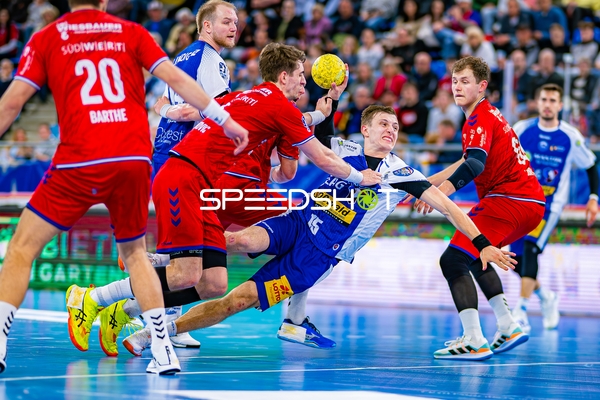 Simone Mengon (15, ThSV Eisenach) unter Druck