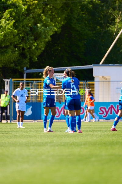 Torjubel Milena Röder (3;TSG Hoffenheim Frauen 1), Jamilla Rankin (5;TSG Hoffenheim Frauen 1)