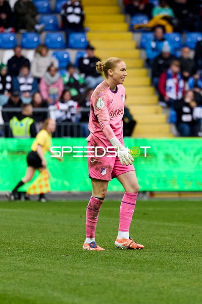 Torwart Laura Dick (1; TSG Hoffenheim Frauen) in Aktion
