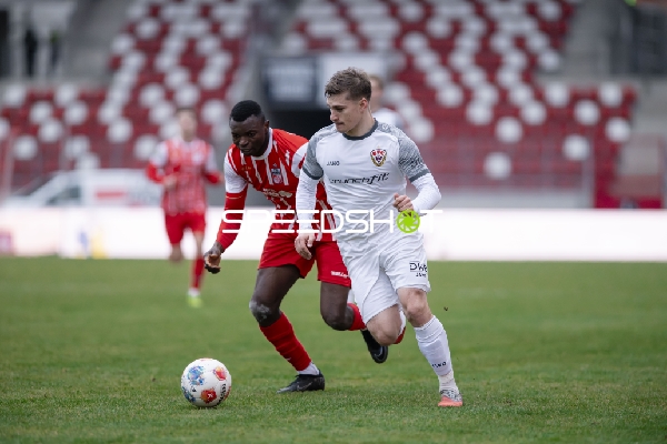 Zweikampf um den Ball