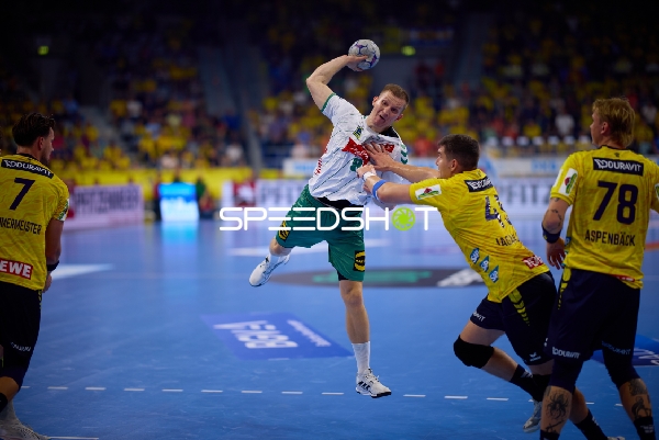 Handball-Szene mit mehreren Spielern