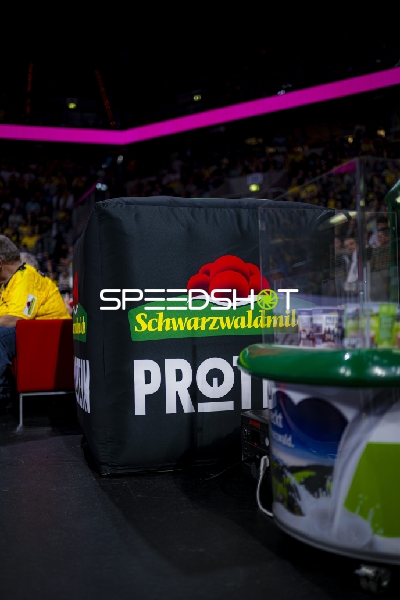 Werbung am Spielfeldrand