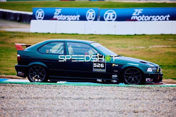 Fahrzeug 526 auf der Rennstrecke