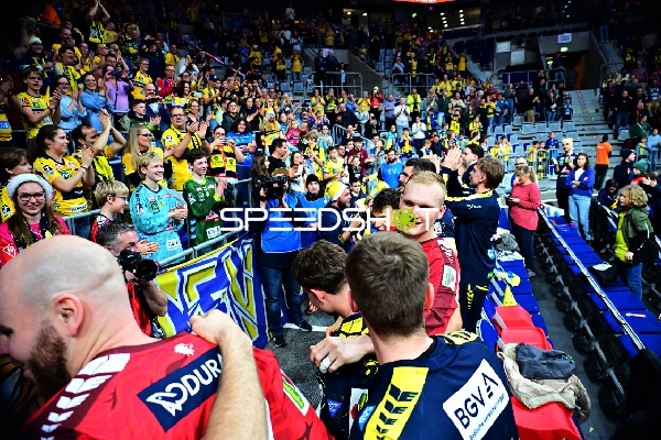 Fan-Szene mit David Späth (29; Rhein Neckar Löwen) und Gino Steenaerts (14; Rhein Neckar Löwen)