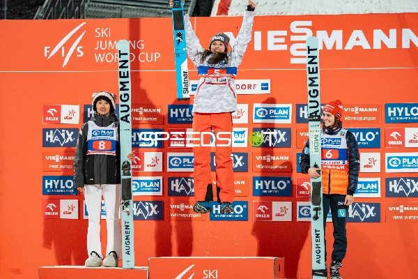 Two-Nights Tour Skispringen Damen Podium