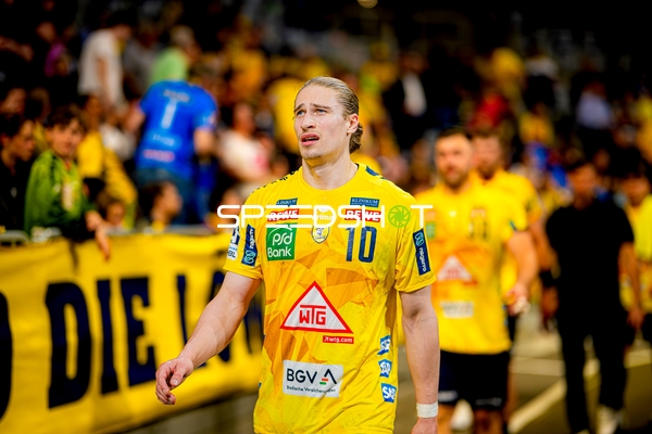 Spieler läuft vom Spielfeld Juri Knorr (10;Rhein Neckar Löwen)